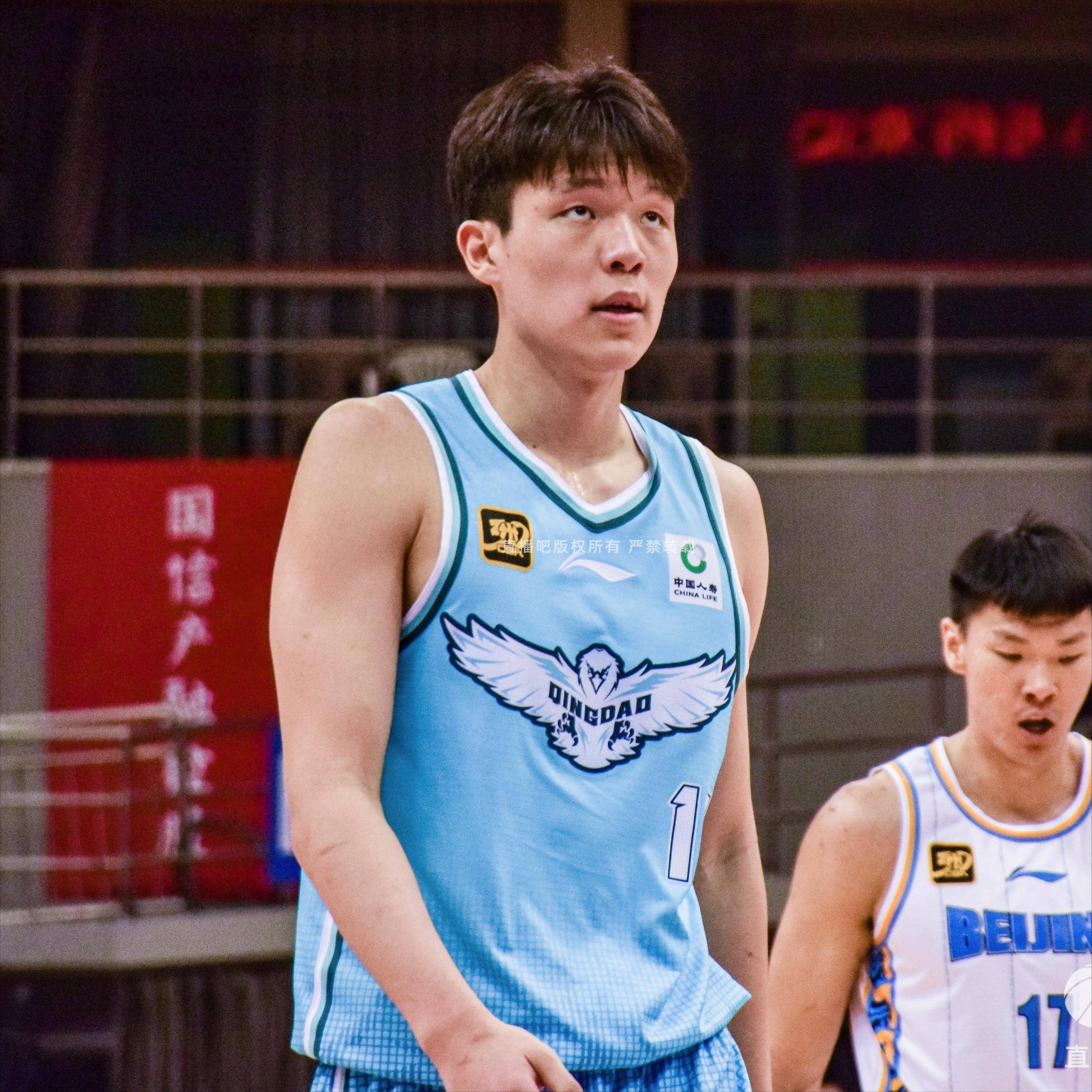 关于小卡连线杨瀚森笑容满面：传授经验相约练球的信息